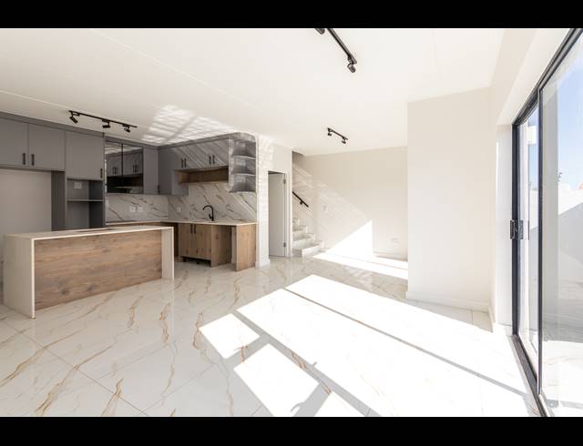 3 BEDROOM TOWNHOUSE FOR SALE IN SANDOWN